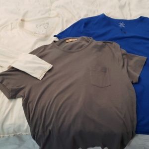 3 t-shirts